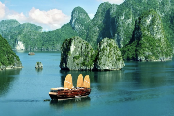 thue xe 45 cho di tham quan hon trong mai vinh ha long 